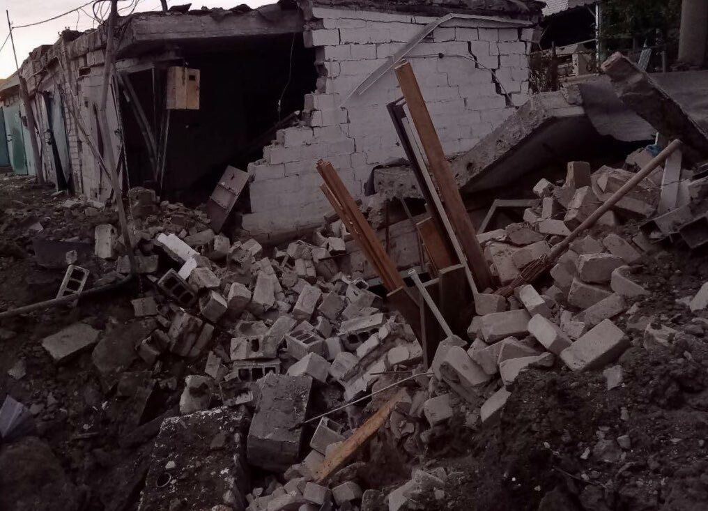 Війська РФ завдали ракетного удару по Запоріжжю: сталася пожежа, пошкоджено будинки. Фото