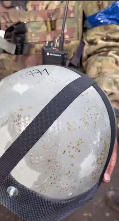 Не только ржавые автоматы: воины ВСУ показали, какими касками снабдила РФ ''вторую армию мира''. Видео