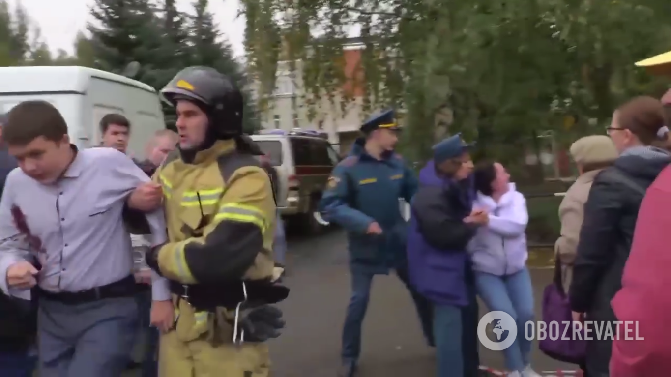 Співробітники екстрених служб виводили людей зі школи