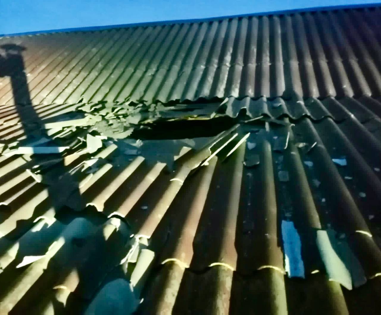 Войска РФ обстреляли Днепропетровщину: повреждены дома, один из них охватил огонь. Фото