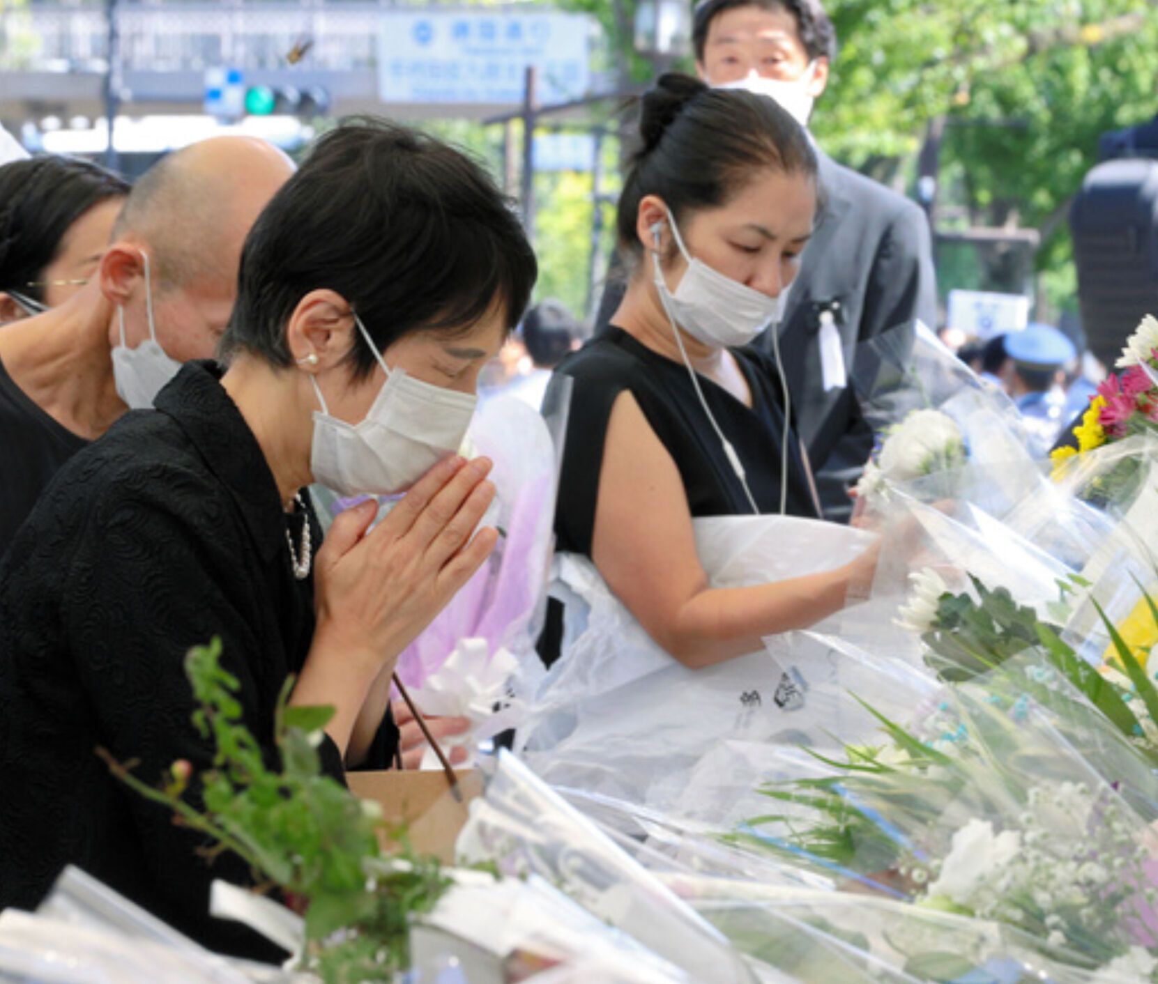 В Японии прощаются с умершим после покушения экс-премьером Синдзо Абэ. Фото