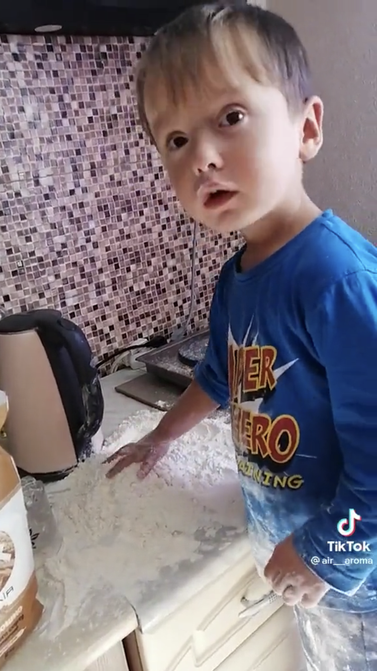 "Не психуй!" Трехлетний Назар с Волыни стал звездой сети благодаря видео, которое снимали для папы на фронте