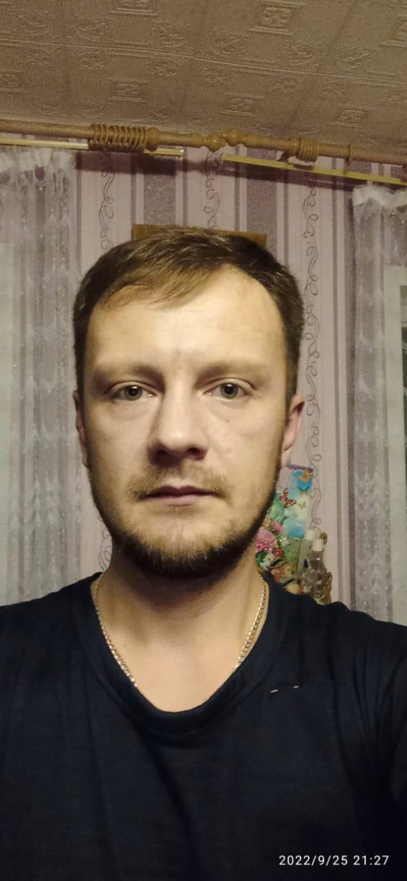 Брат звезды "Стиляг" Антона Шагина добровольно отправился убивать украинцев: актер пожелал ему побед