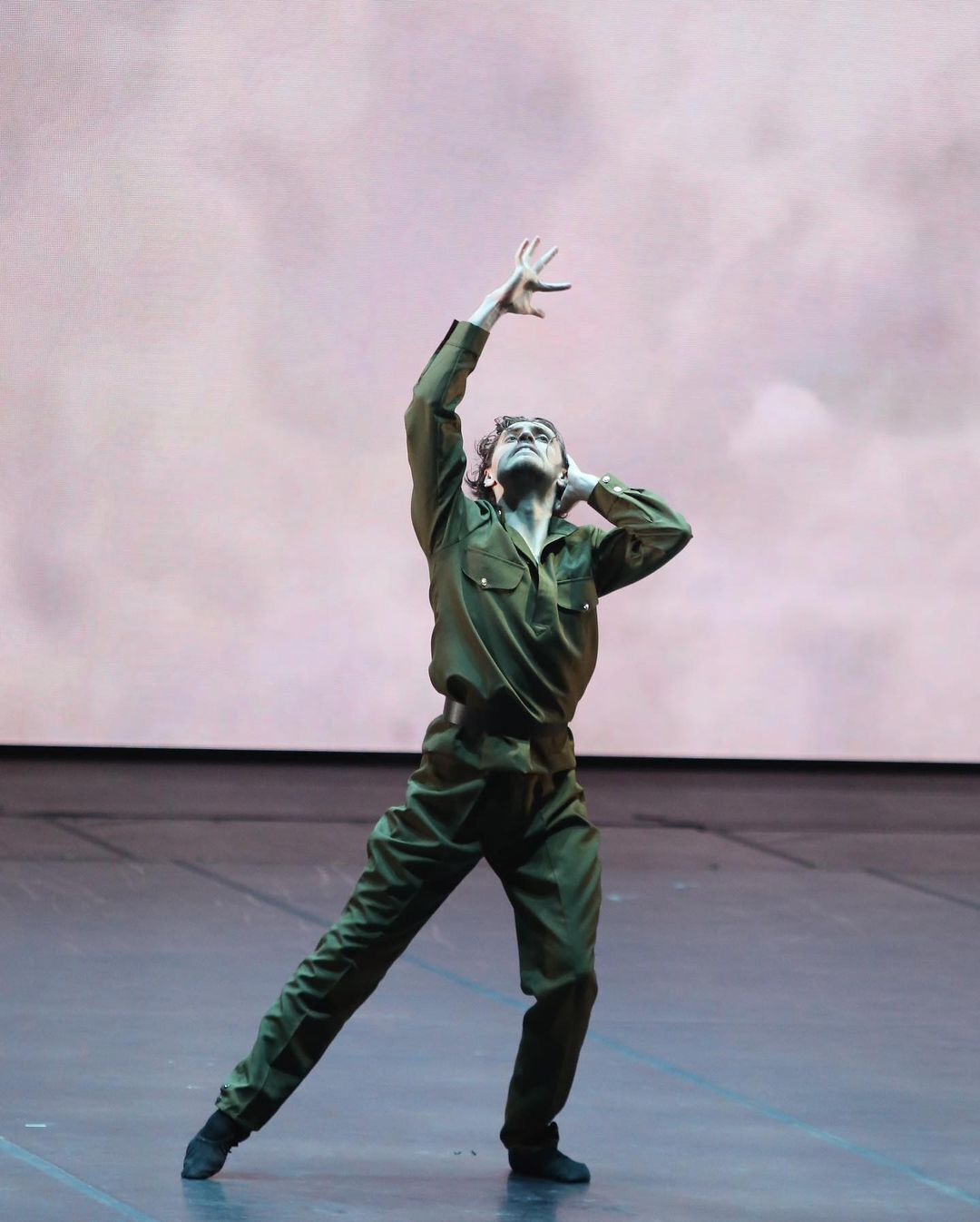 Танцор из Херсона Полунин посвятил выступление мертвым оккупантам: его освистали и отказались платить