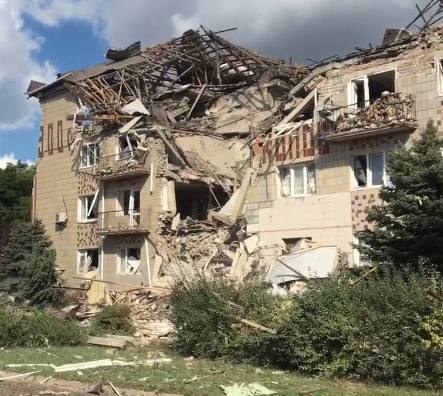 В оккупированных Олешках прогремели взрывы: говорят об ударе по гостинице. Видео