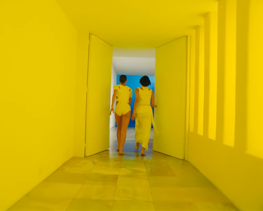 Украинский режиссер Таня Муиньо сняла клип в сине-желтых цветах для Бритни Спирс и Элтона Джона