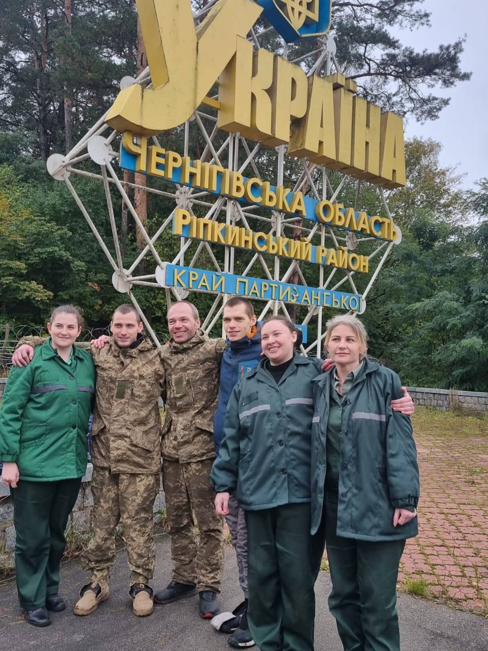 Украина вернула шесть человек в рамках нового обмена пленными: в их числе защитники Мариуполя. Фото и видео