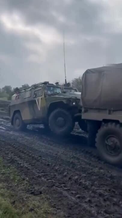 Бойцы ВСУ затрофеили редкую командно-штабную машину оккупантов. Видео