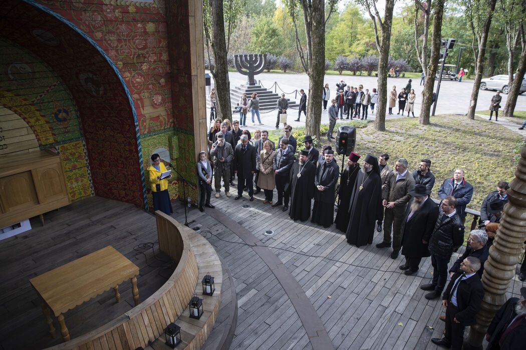 "Ужасные страницы истории надо помнить": Кличко почтил память жертв Бабьего Яра. Фото