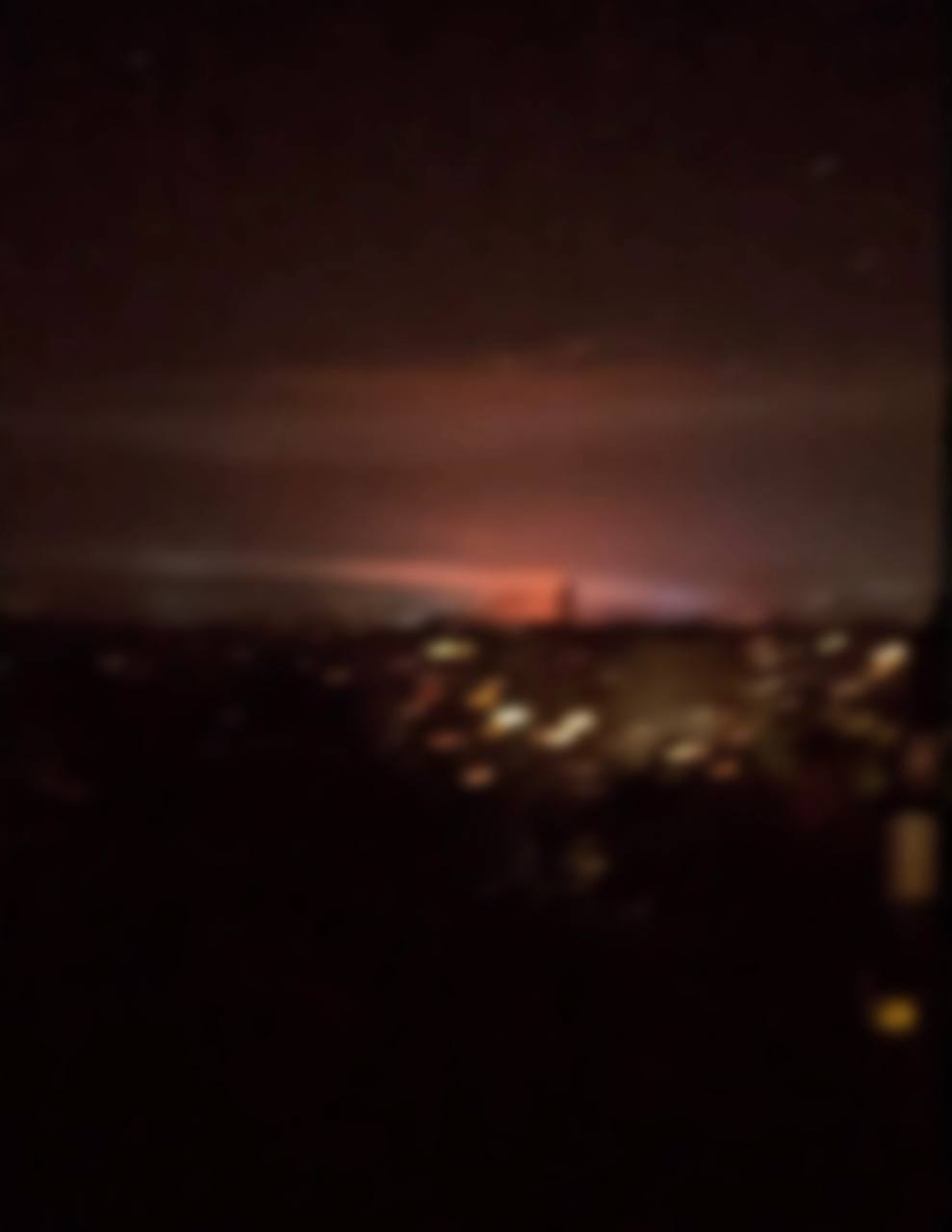 Оккупанты ударили ракетами по Днепру и Запорожью, от взрывов в домах вылетели окна. Видео