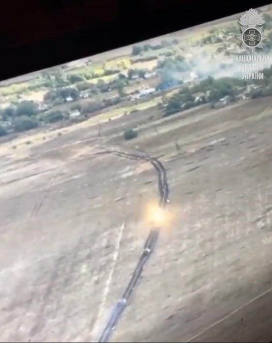 Спецназначенцы Нацгвардии уничтожили вражеский танк и нанесли удары по колонне противника в Донецкой области. Видео