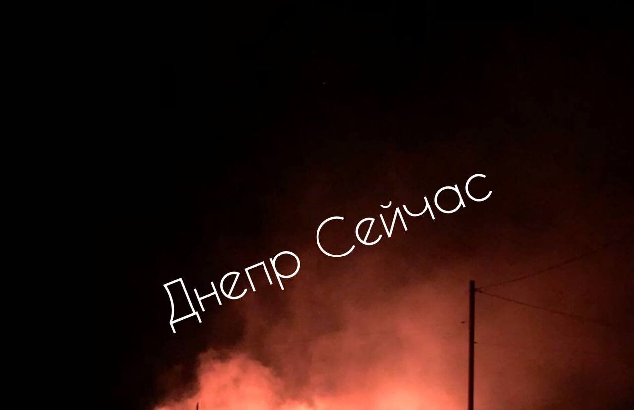 Оккупанты атаковали Днепропетровщину: силы ПВО сбили пять вражеских ракет, вспыхнули пожары. Фото