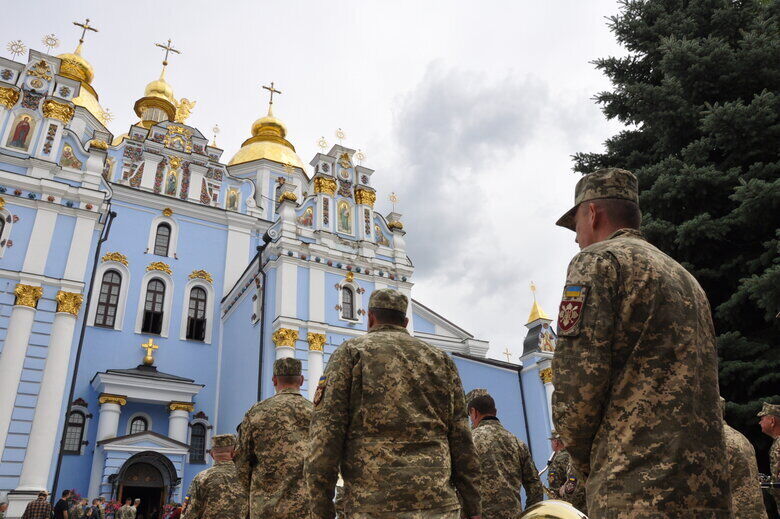 В Киеве провели в последний путь легендарного снайпера-разведчика "Тенгри", погибшего в боях за Украину. Фото