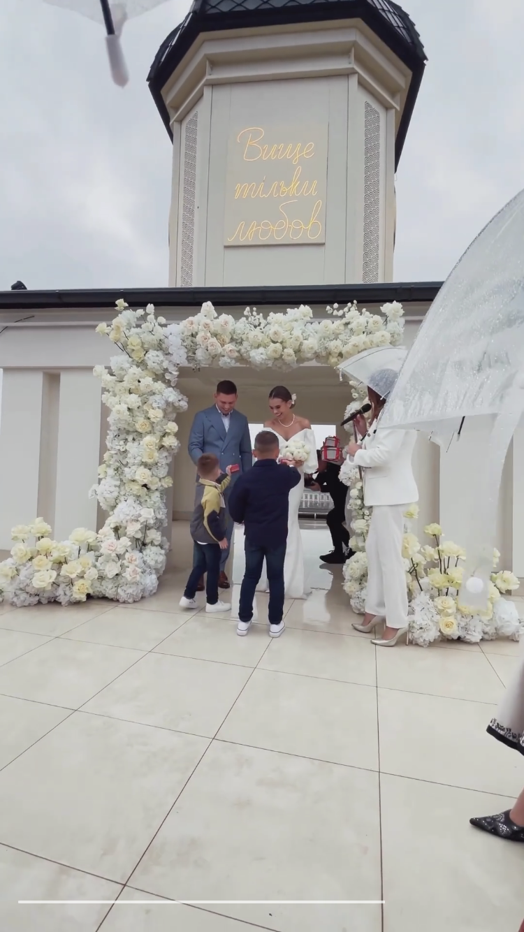 Блогер-миллионница Саша Бо во второй раз вышла замуж. Первые фото со свадьбы