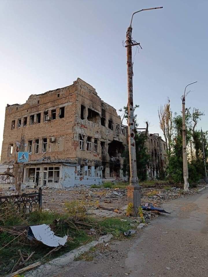"Так выглядит зло": в сети показали разрушения вблизи "Азовстали" в результате вражеских обстрелов. Фото