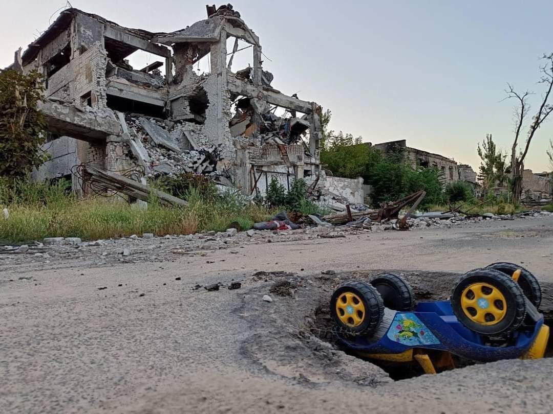 ''Так выглядит зло'': в сети показали разрушения вблизи ''Азовстали'' в результате вражеских обстрелов. Фото