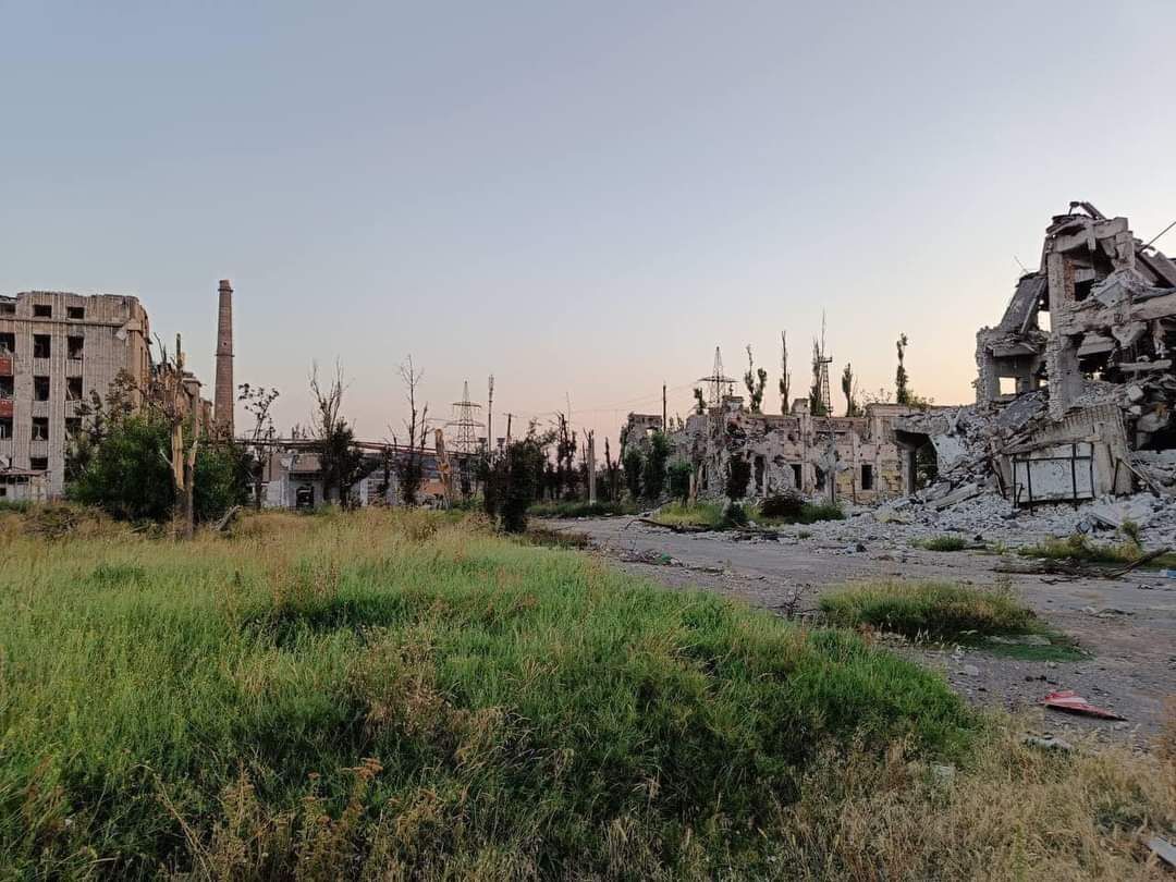 "Так виглядає зло": у мережі показали руйнування поблизу "Азовсталі" внаслідок ворожих обстрілів. Фото