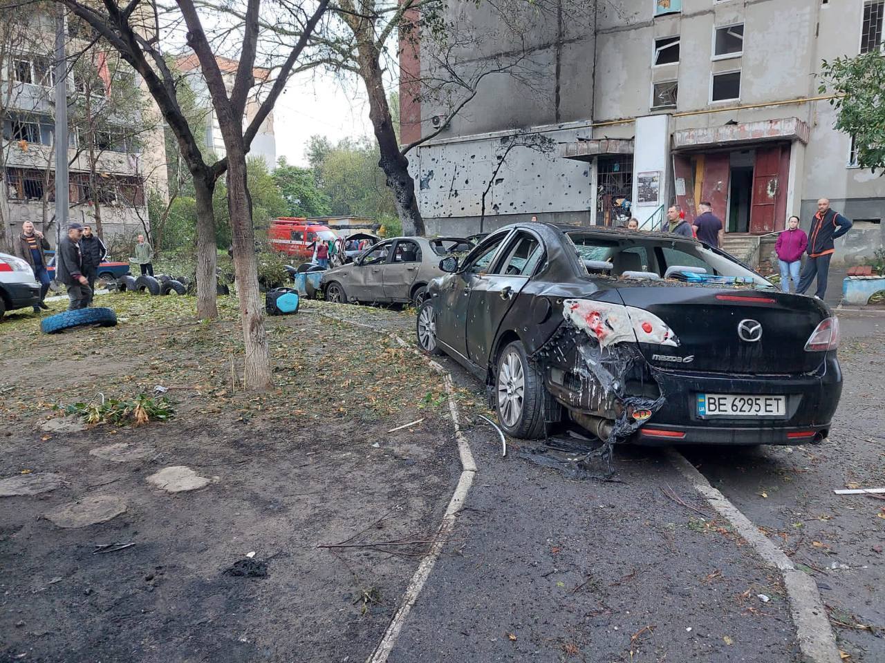 Россия ударила ракетами по Николаеву: оккупанты попали в многоэтажку, ранены 8 человек. Видео