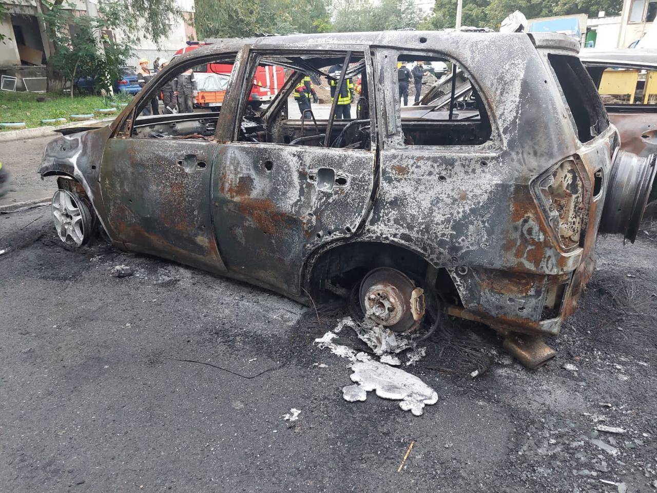 Росія вдарила ракетами по Миколаєву: окупанти влучили у багатоповерхівку, поранено 8 людей. Відео