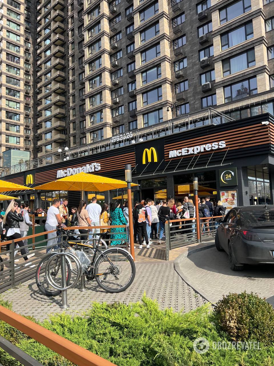 Открытие ресторанов McDonald's вызвало ажиотаж: очереди и пробки до 200 метров. Фото
