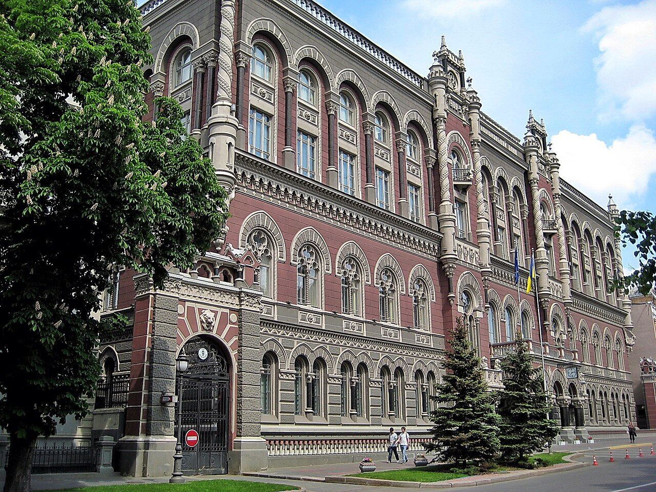 Здание Нацбанка Украины в Киеве в начале XX века было двухэтажным. Архивное фото