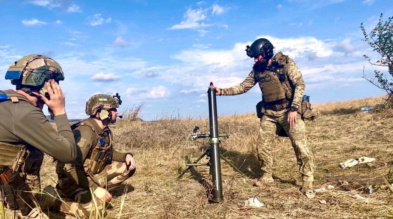 Украинские минометчики показали, как отправляют "подарки" оккупантам. Фото