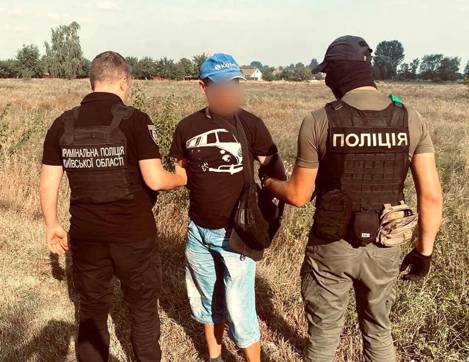 На Киевщине задержали торговца оружием: изъяли гранаты и более 700 патронов