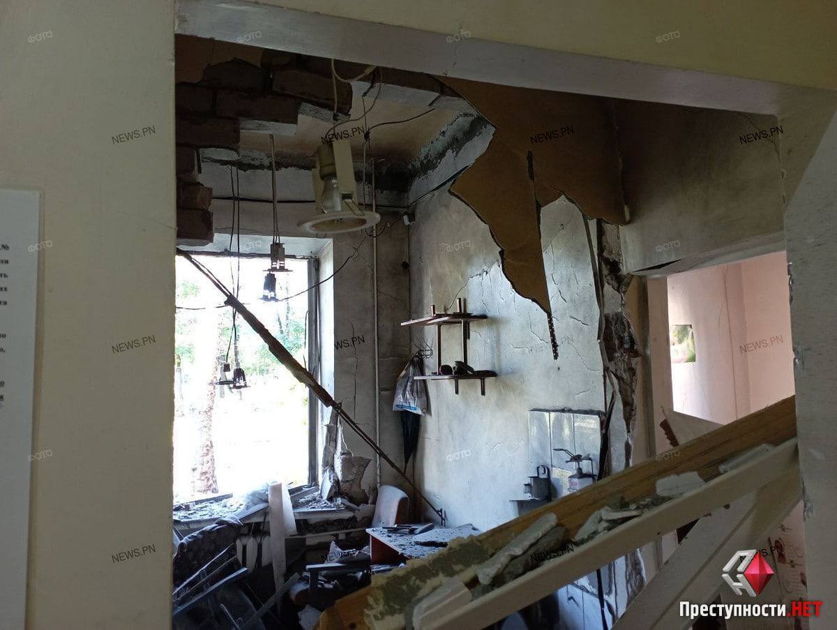 Російські окупанти обстріляли лікувальні заклади та житлові будинки у Миколаєві. Фото й відео