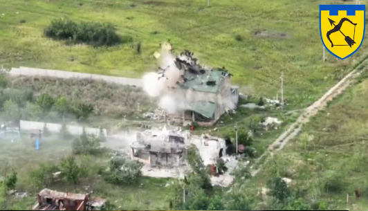 Украинская аэроразведка показала, как ювелирно уничтожает врагов на Изюмском направлении. Видео