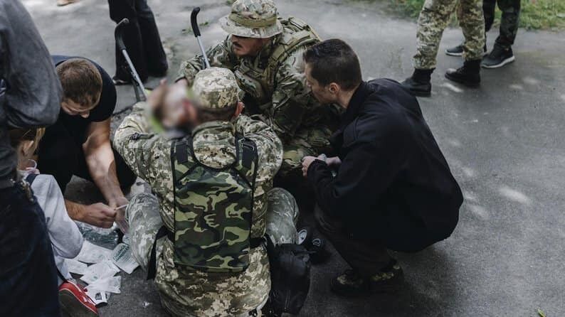 Пострадавшего от выстрела гранатомета в Чернигове 2-летнего ребенка везут в Киев: что известно о мальчике