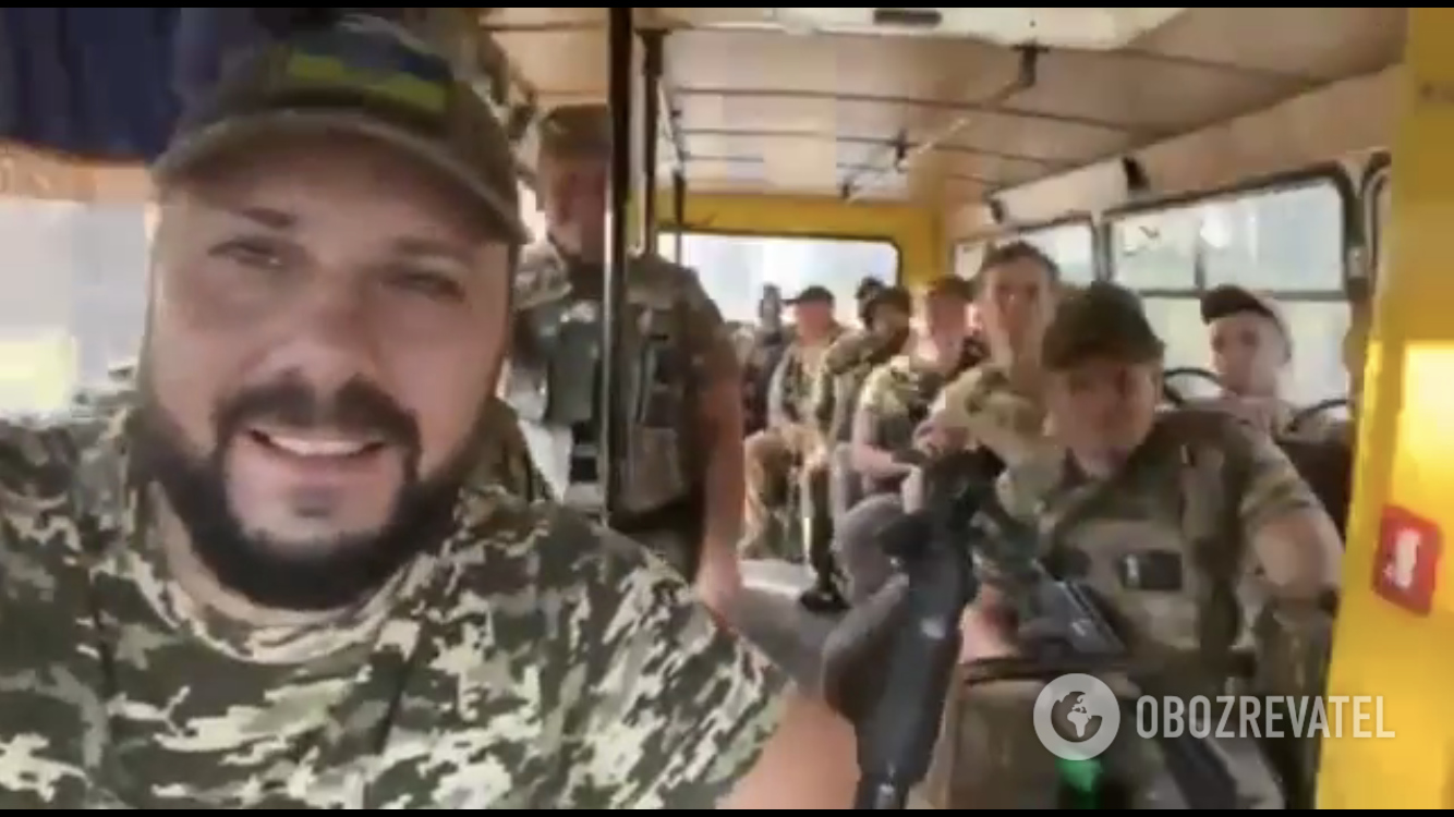 Відео, як українські захисники співають переможну пісню про Путіна, підкорило мережу