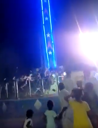 В Індії атракціон з дітьми і жінками впав із 15-метрової висоти: моторошний момент зняли на відео