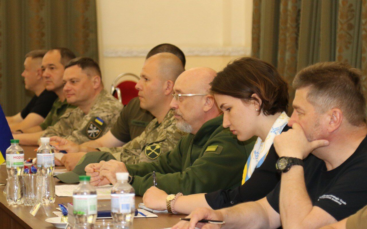 Резніков і посол Брінк обговорили підготовку до Рамштайн-5: позиції сторін узгоджено. Фото