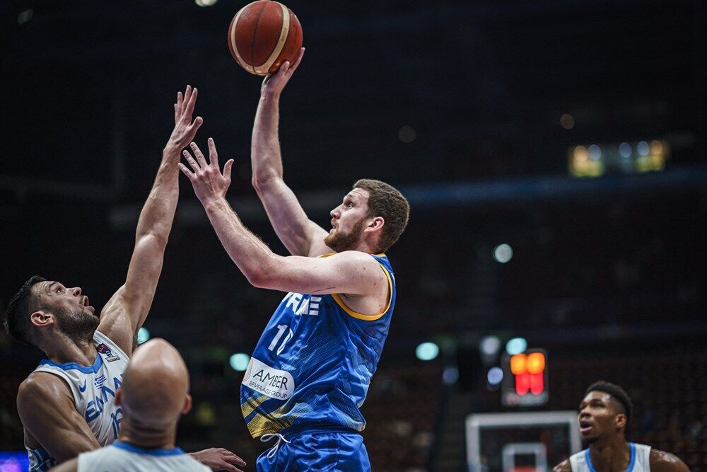 Українець Михайлюк переможно дебютував у новому клубі НБА
