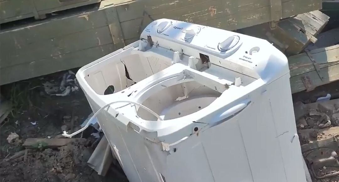 "Армия бомжей и мародеров": на разбитых позициях оккупантов нашли стиральную машинку. Фото
