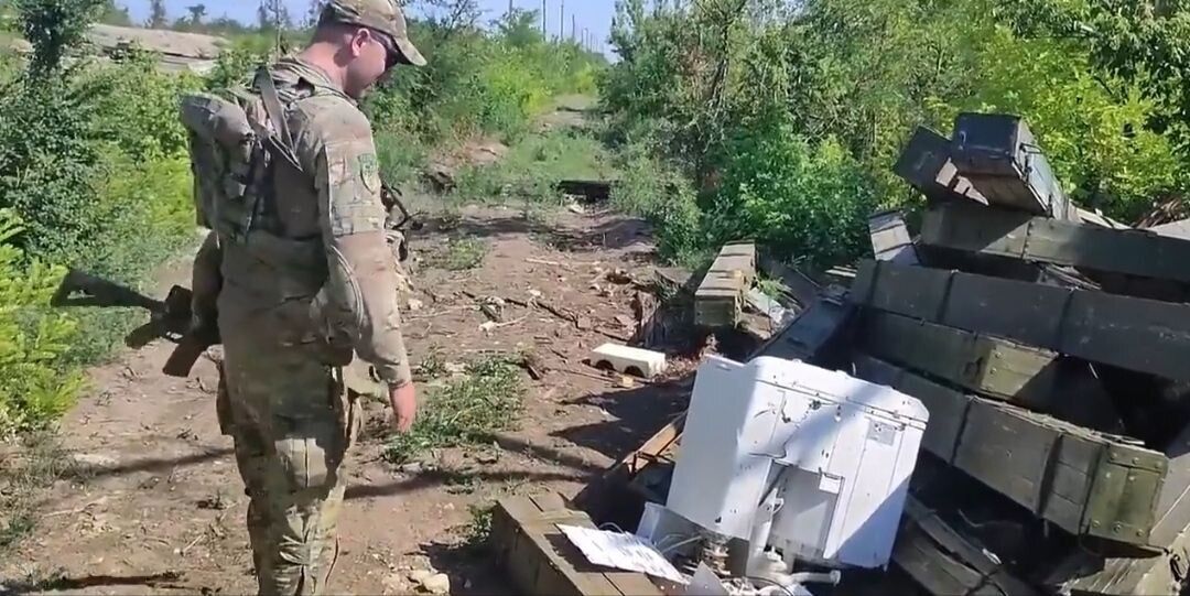 ''Армия бомжей и мародеров'': на разбитых позициях оккупантов нашли стиральную машинку. Фото