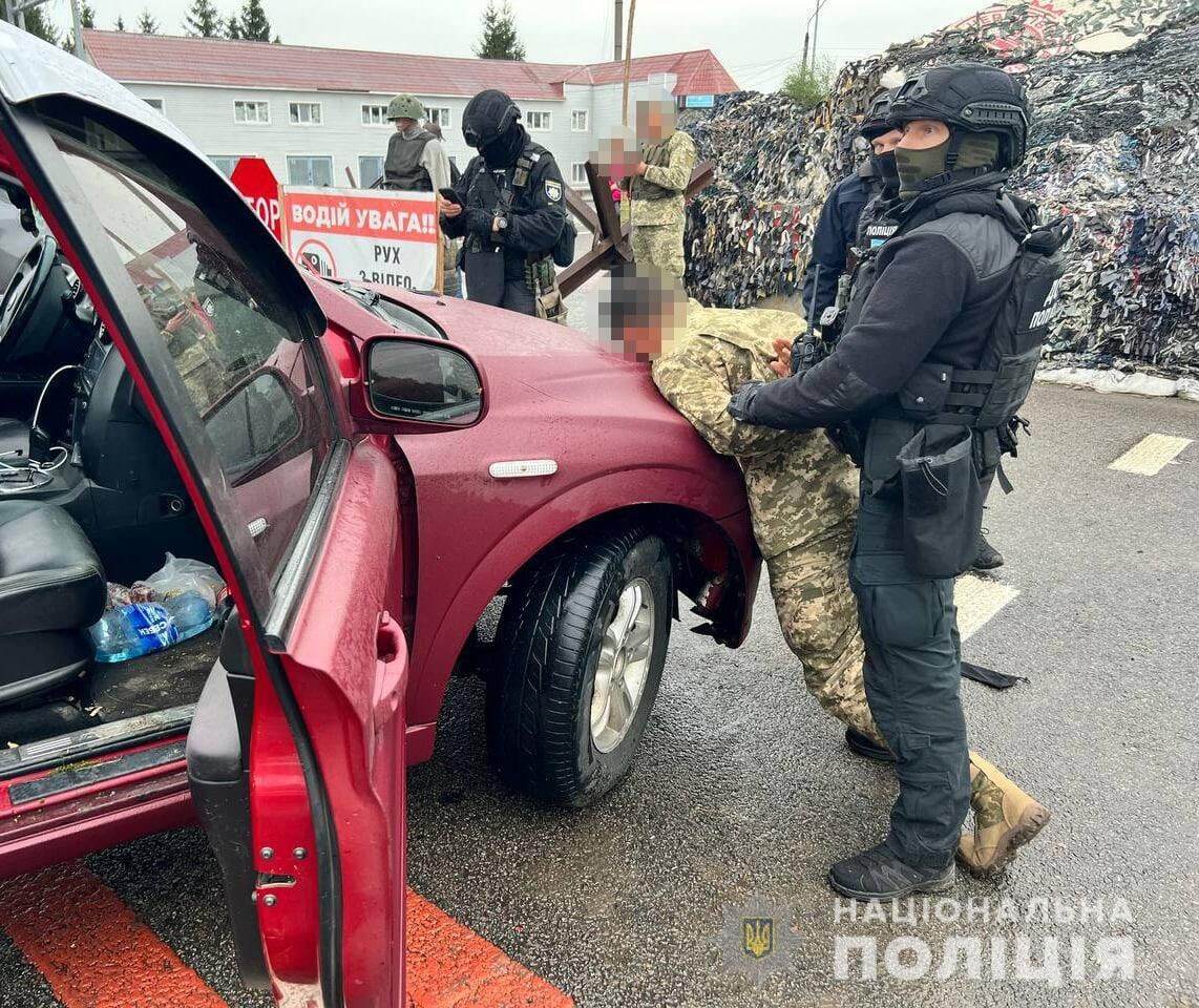 Правоохоронці затримали ОЗГ, яке обікрало підприємства Київщини та Вінниччини на 12 млн грн. Відео