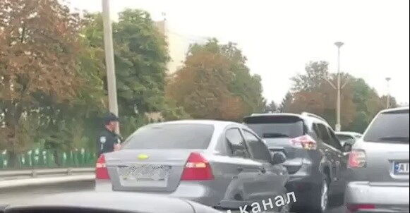 В Киеве произошла авария с участием пяти автомобилей. Видео