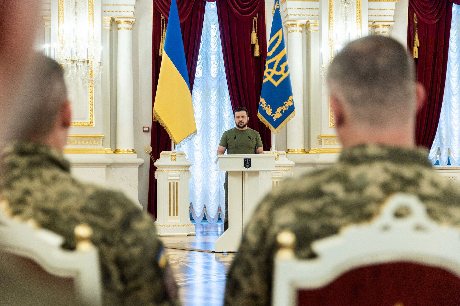 ''Без выходных борются за Украину'': Зеленский поздравил разведчиков и подписал указ о праздновании. Видео