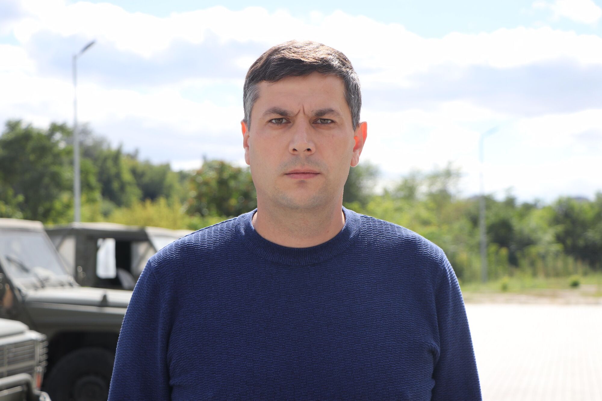 Маневренные и надежные: городские власти Днепра передали на фронт еще восемь автомобилей