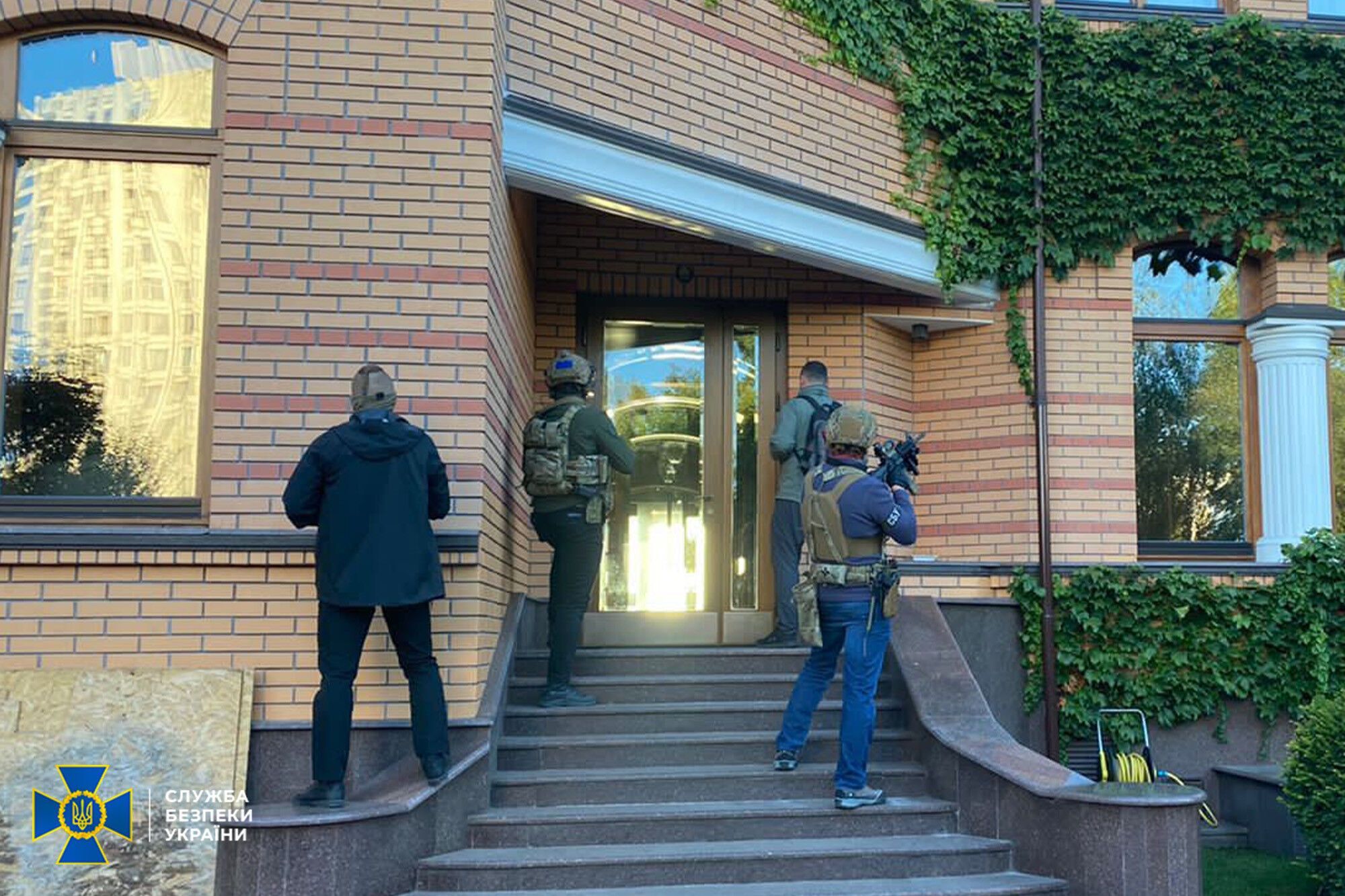 24 таможенника отстранили от должностей из-за связей с фигурантами санкционного списка СНБО: детали спецоперации СБУ. Фото