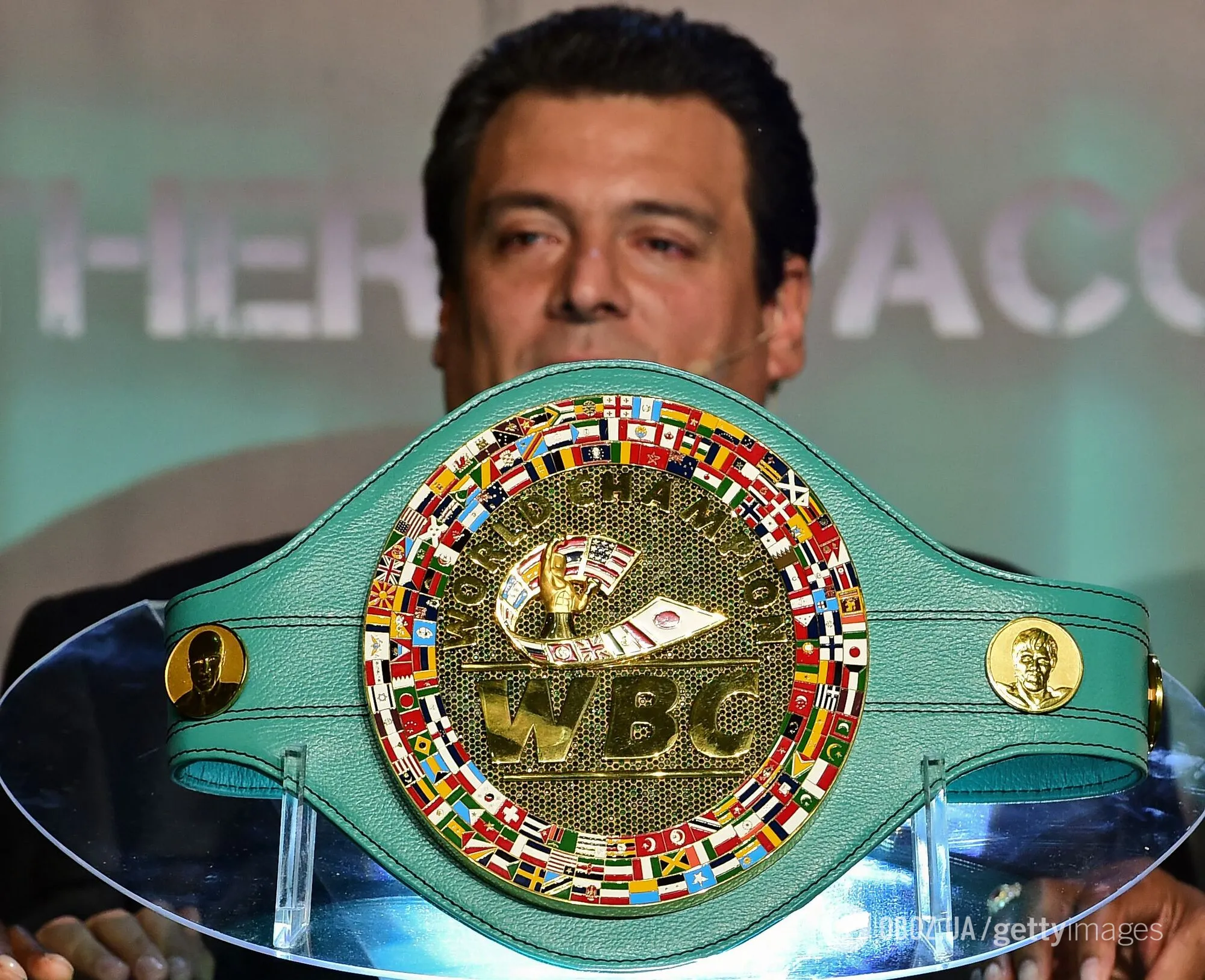 WBC виніс вердикт щодо скандального удару Дюбуа у бою з Усиком