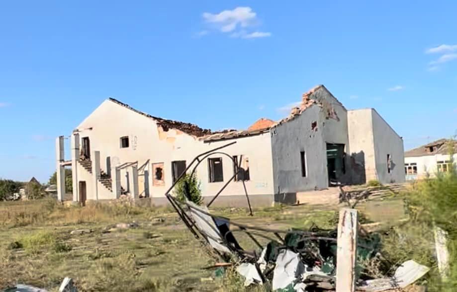 Зруйновані будинки і понівечені авто: який вигляд має Високопілля на Херсонщині після російської окупації. Фото