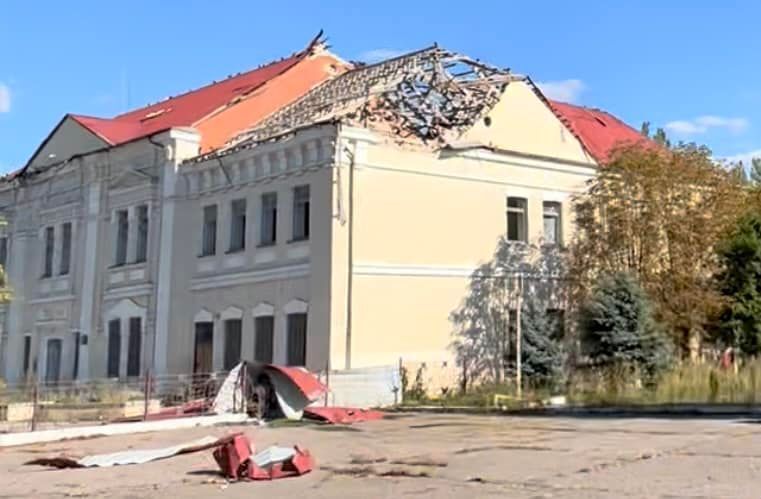 Разрушенные дома и изуродованные авто: как выглядит Высокополье в Херсонской области после российской оккупации. Фото