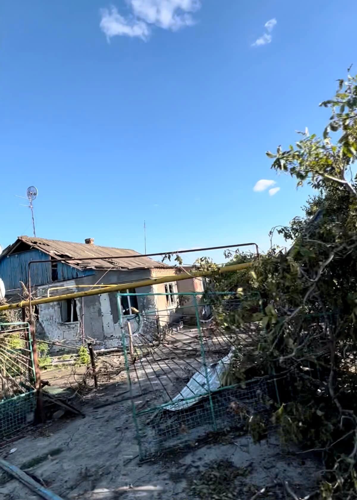 Разрушенные дома и изуродованные авто: как выглядит Высокополье в Херсонской области после российской оккупации. Фото