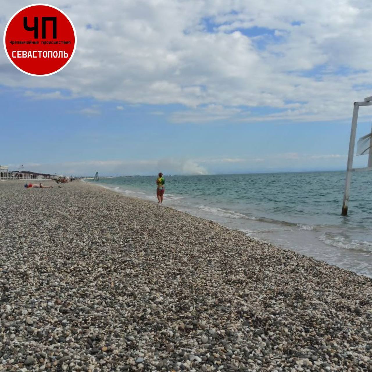 В Саках сталася масштабна пожежа, в небо піднялися стовпи диму. Фото і відео