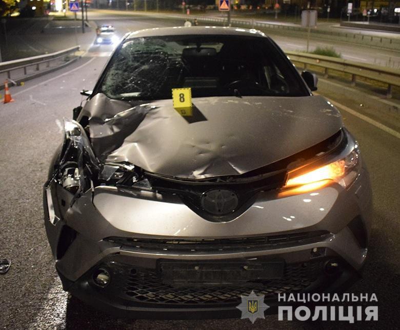В Киеве легковушка сбила насмерть велосипедиста, который неожиданно выехал на дорогу