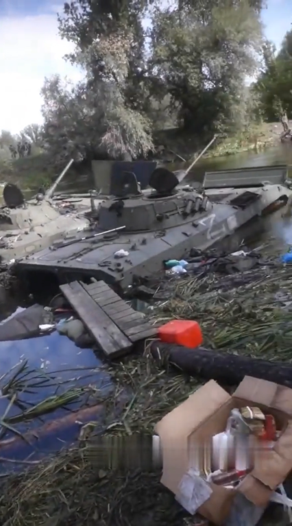 Міні-Білогорівка: тікаючи, окупанти втопили свою техніку в річці. Відео