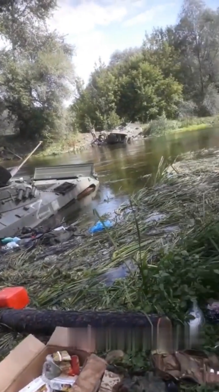 Мини-Белогоровка: убегая, оккупанты утопили свою технику в реке. Видео
