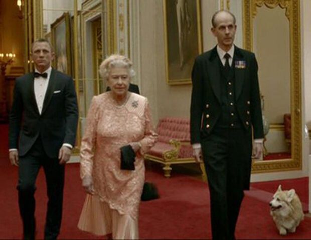 Чому Єлизавета II і Джеймс Бонд ''стрибали'' з парашутом: найнеймовірніший вихід королеви та олімпійське ''божевілля''